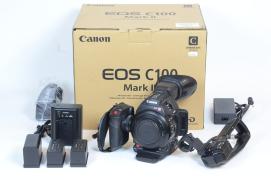  - - 9940593 C100 Eos Mark II con 2 caricabatterie CG-945